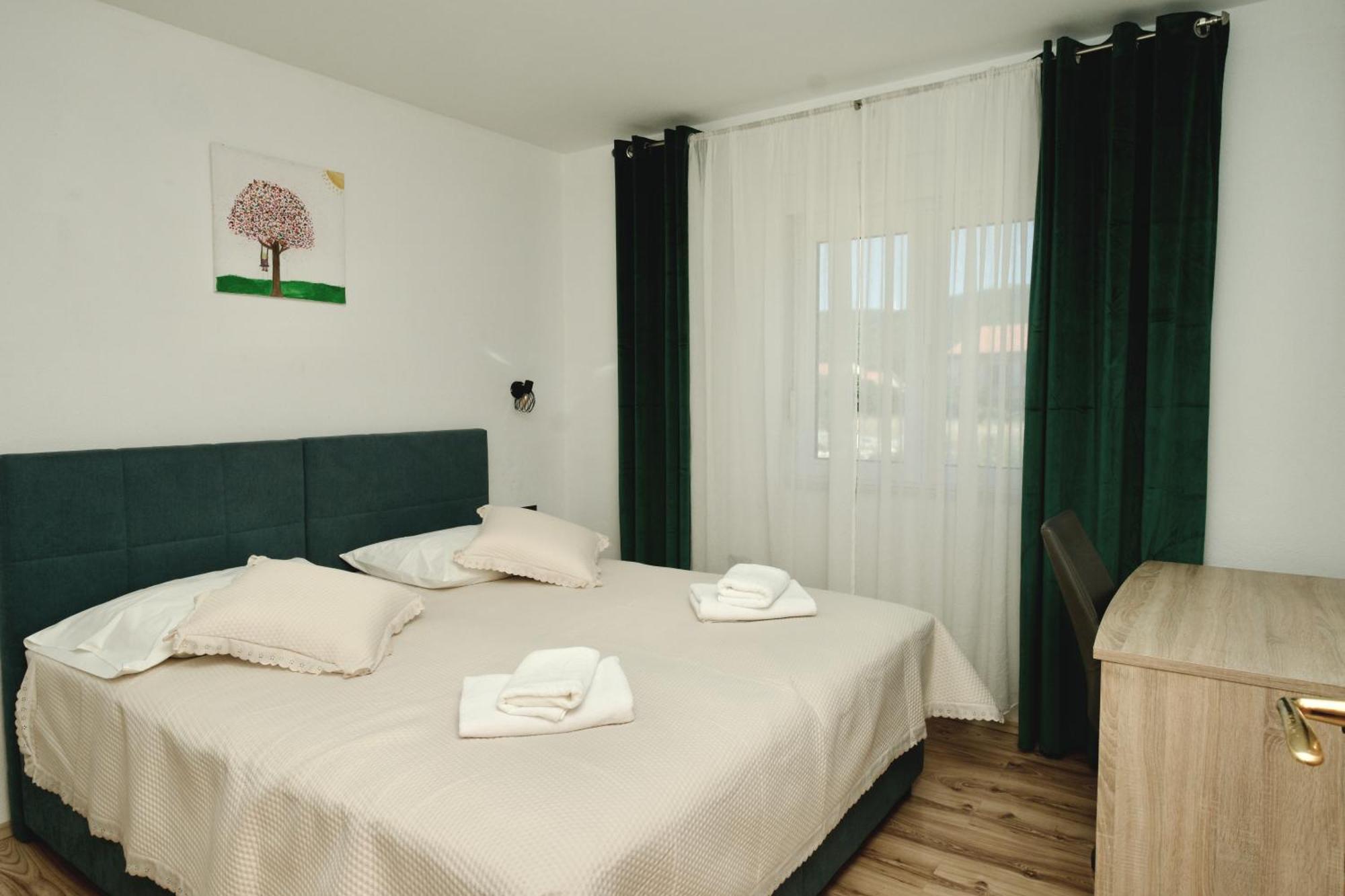 Apartment Lana Bristivica Luaran gambar